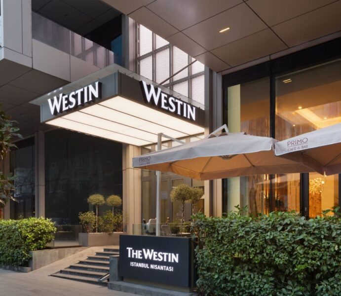 wi-istnw-hotel-entrance-19873-79140-Wide-Hor